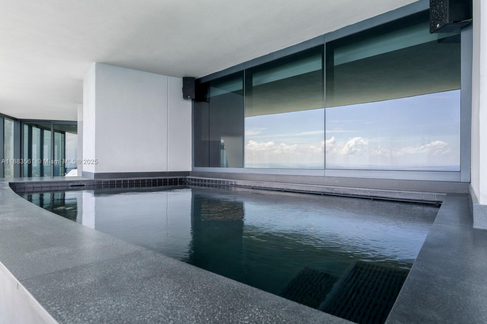 image Porsche Design Tower28