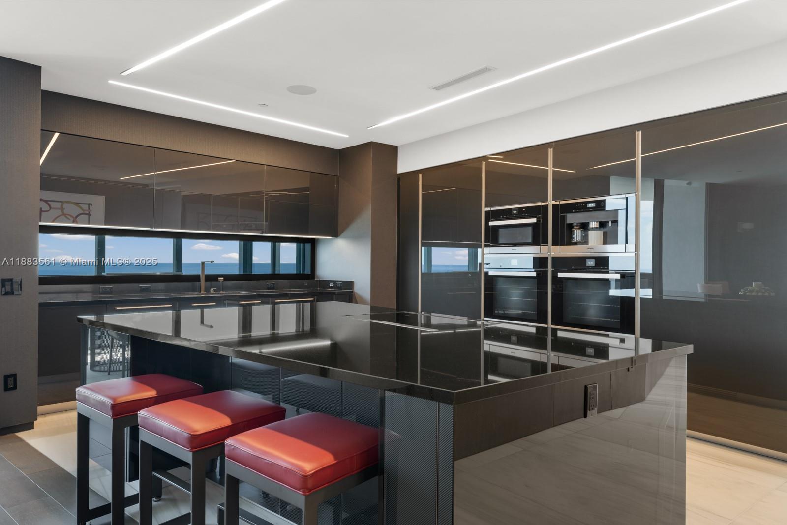image Porsche Design Tower4