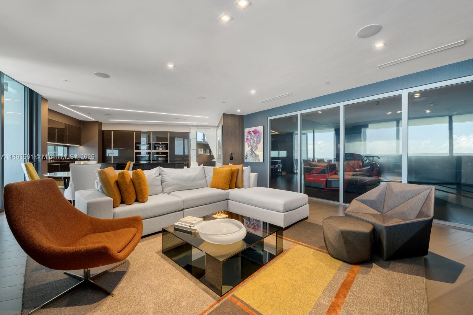 image Porsche Design Tower8