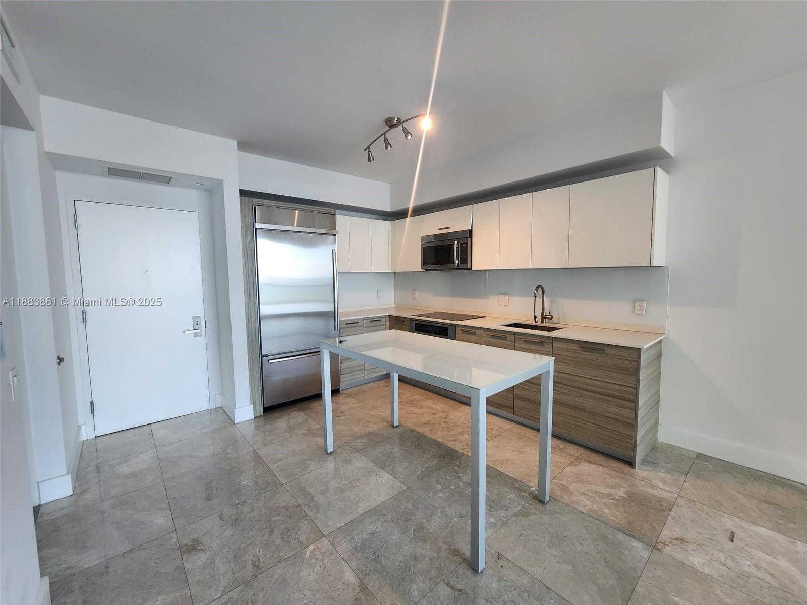 1300 Brickell Bay Dr #2007