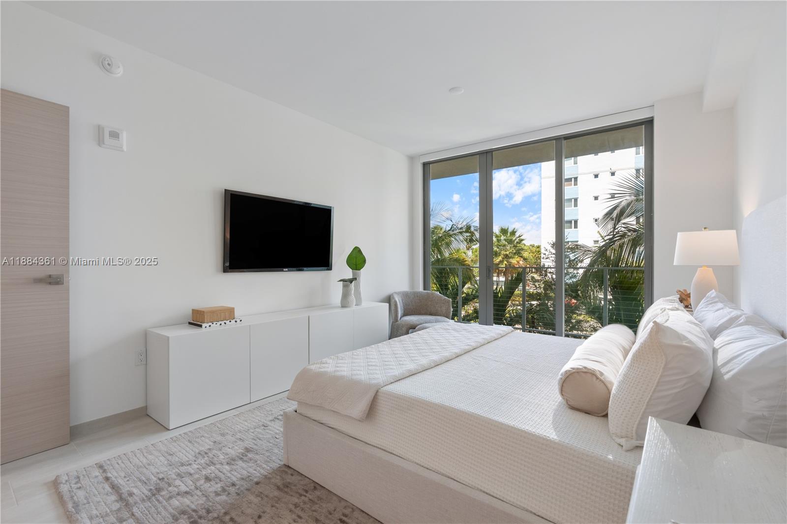 10281 W Bay Hbr Dr #601 PH Bay Harbor Islands, FL 33154