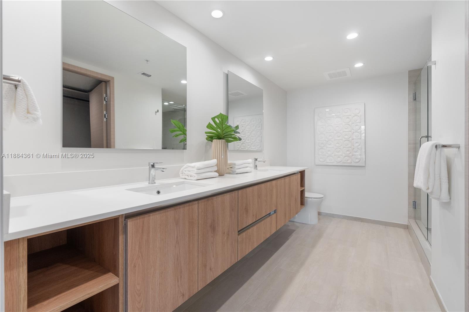 10281 W Bay Hbr Dr #601 PH Bay Harbor Islands, FL 33154