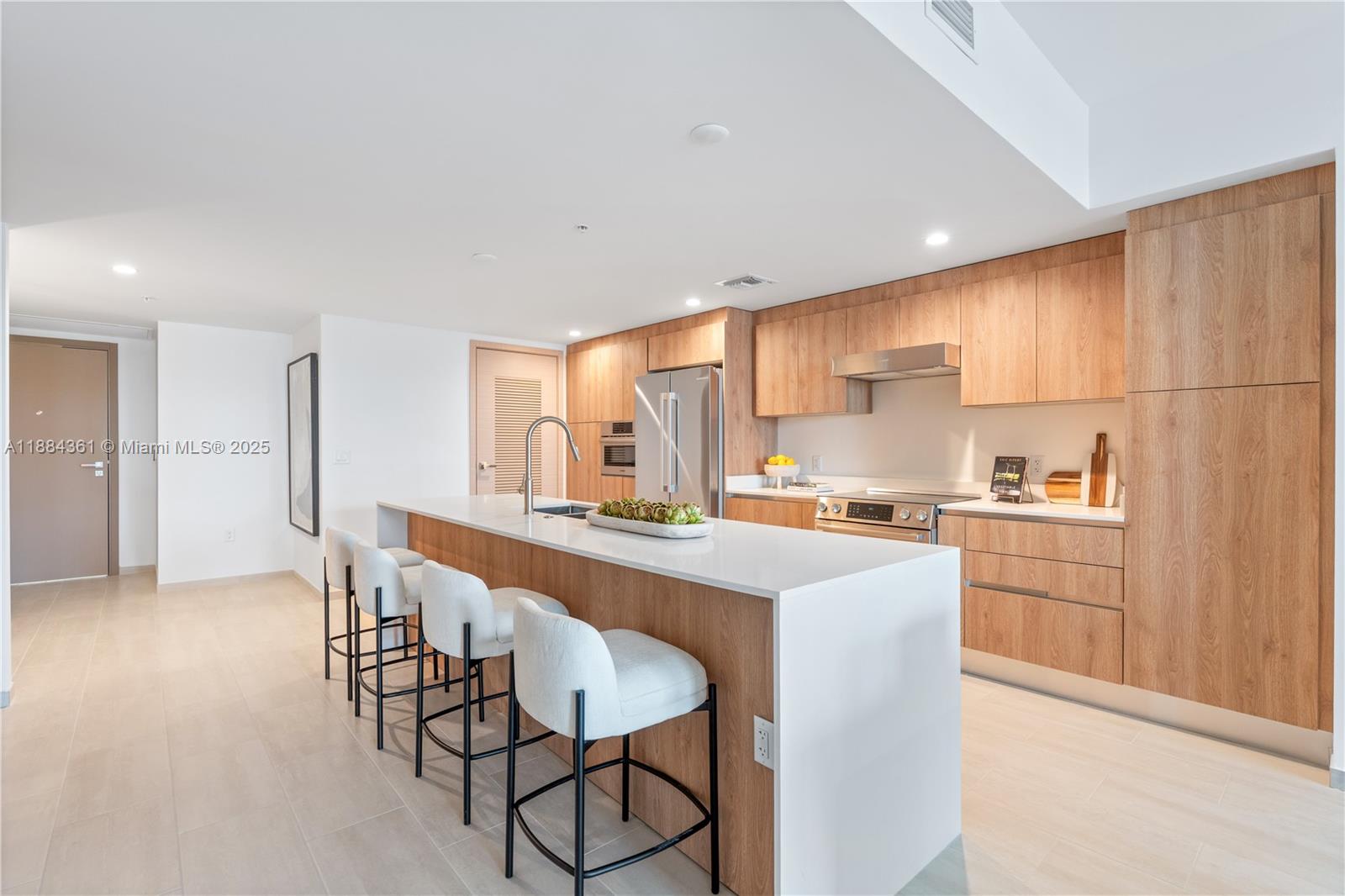 10281 W Bay Hbr Dr #601 PH Bay Harbor Islands, FL 33154