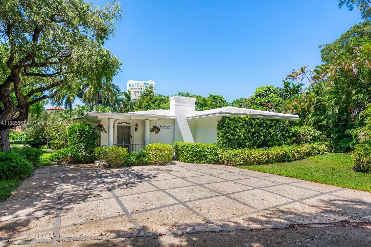 1236 E Lake Dr