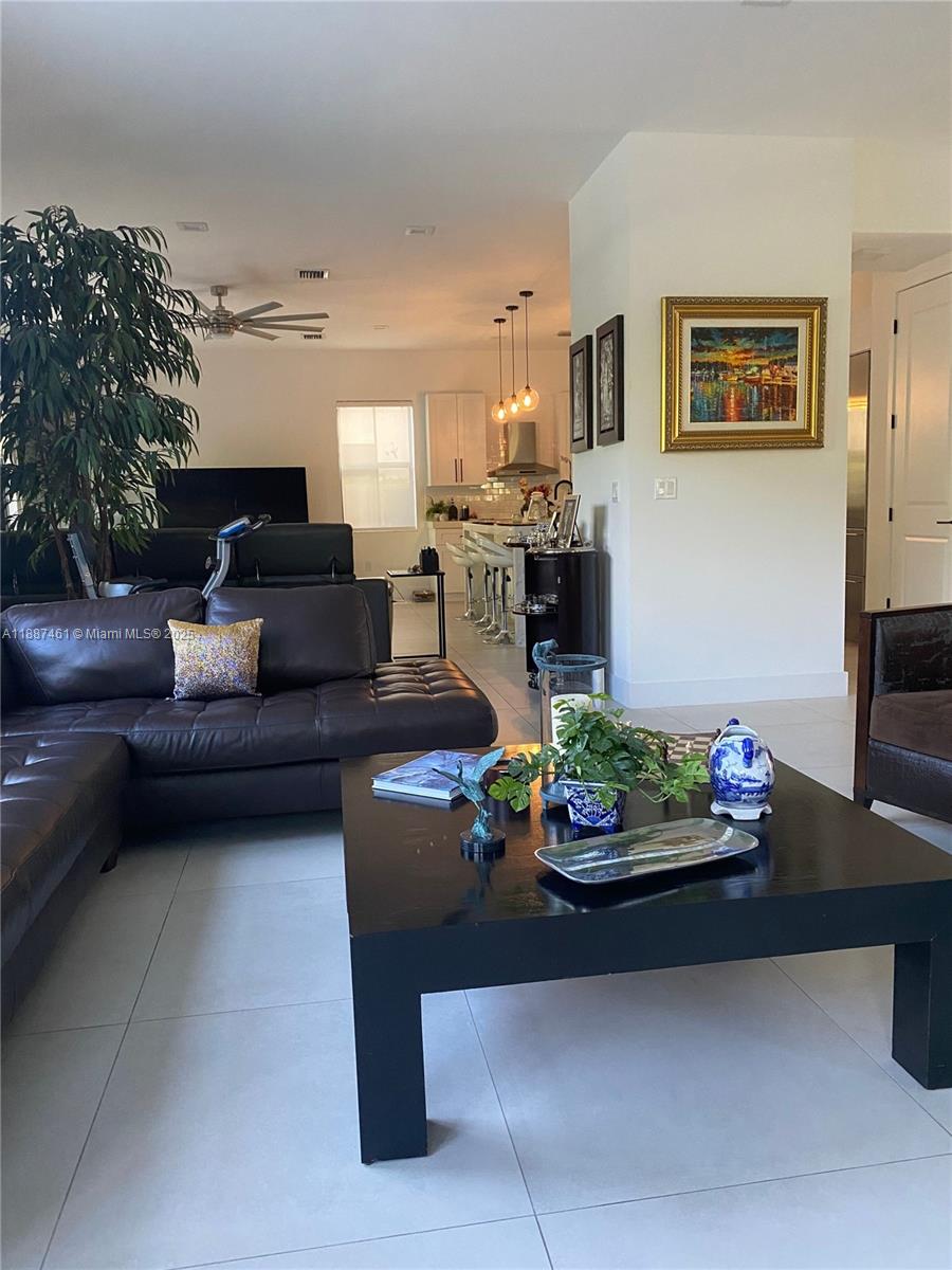 8904 SW 69th Ter Miami, FL 33173