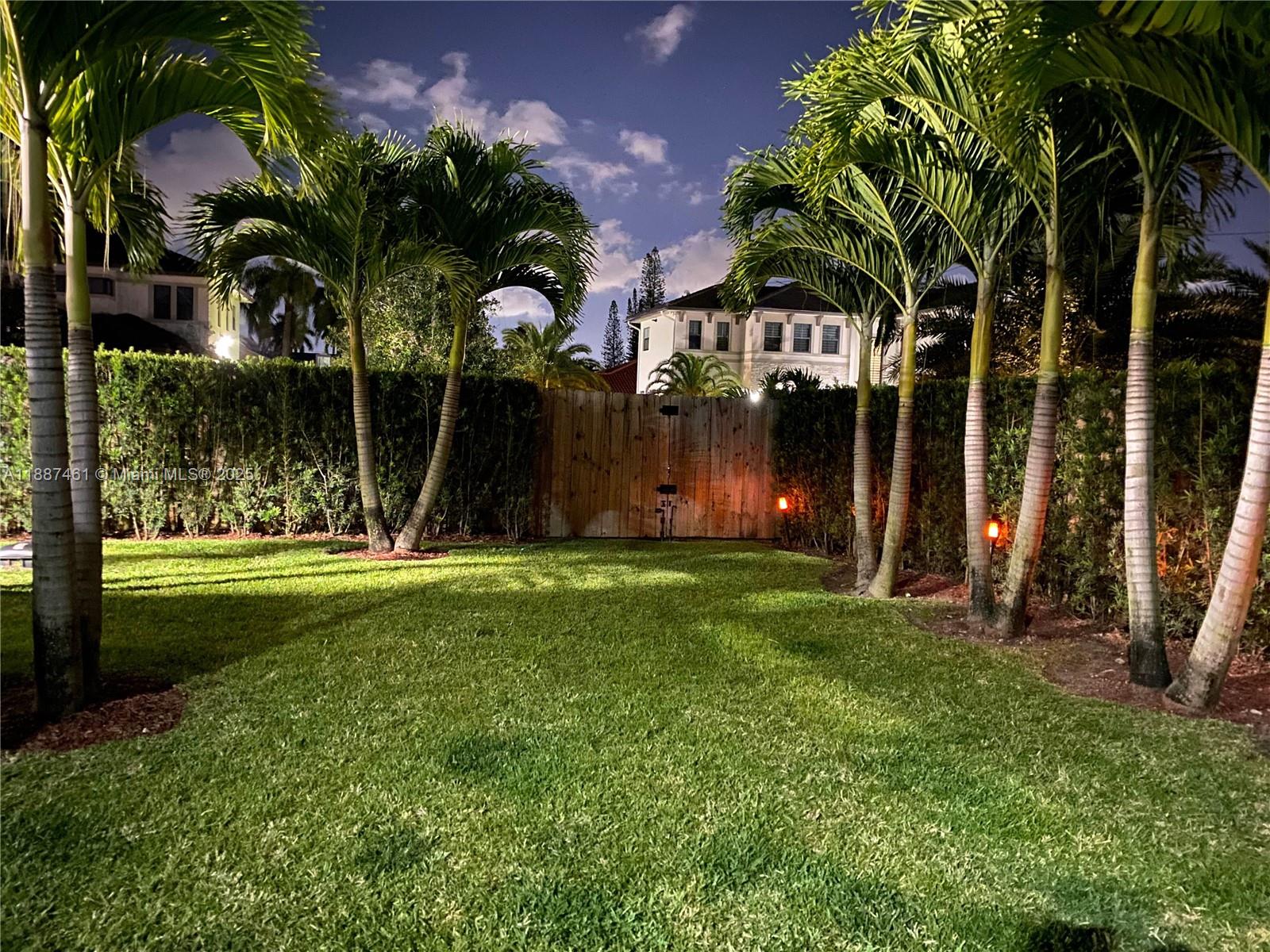 8904 SW 69th Ter Miami, FL 33173