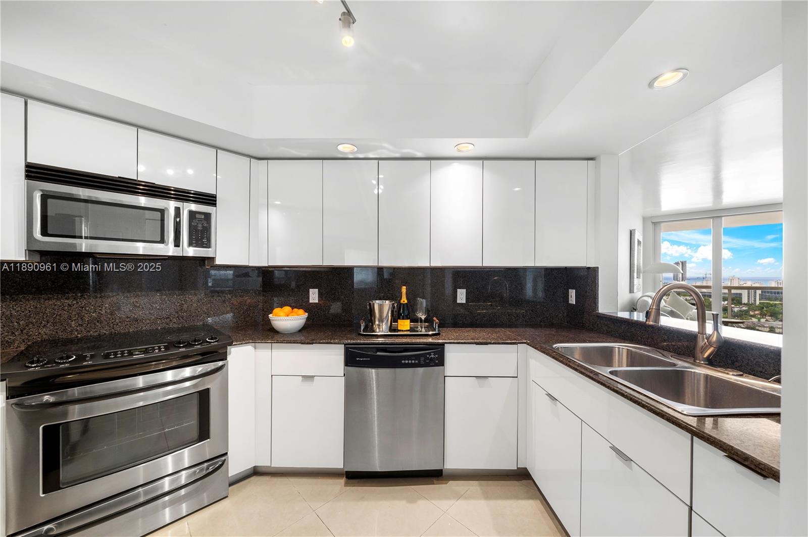 1900 Sunset Harbour Dr #2315 Miami Beach, FL 33139 1900 Sunset Harbour Dr #2315 Miami Beach, FL 33139