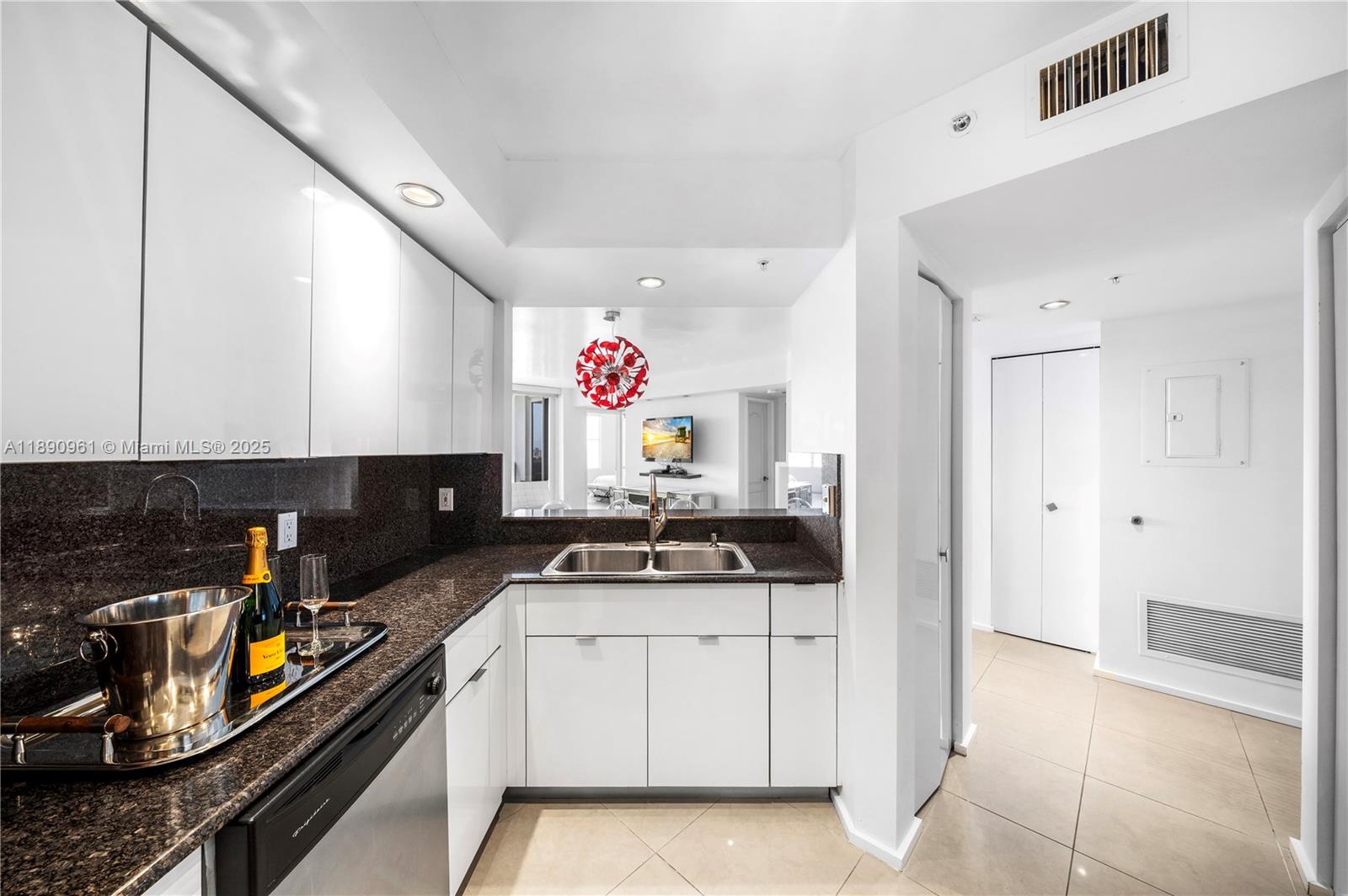 1900 Sunset Harbour Dr #2315 Miami Beach, FL 33139 1900 Sunset Harbour Dr #2315 Miami Beach, FL 33139