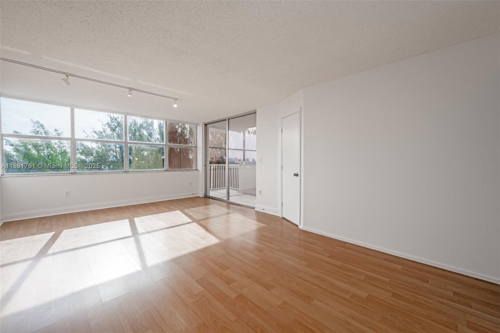 1300 NE Miami Gdns Dr #820E