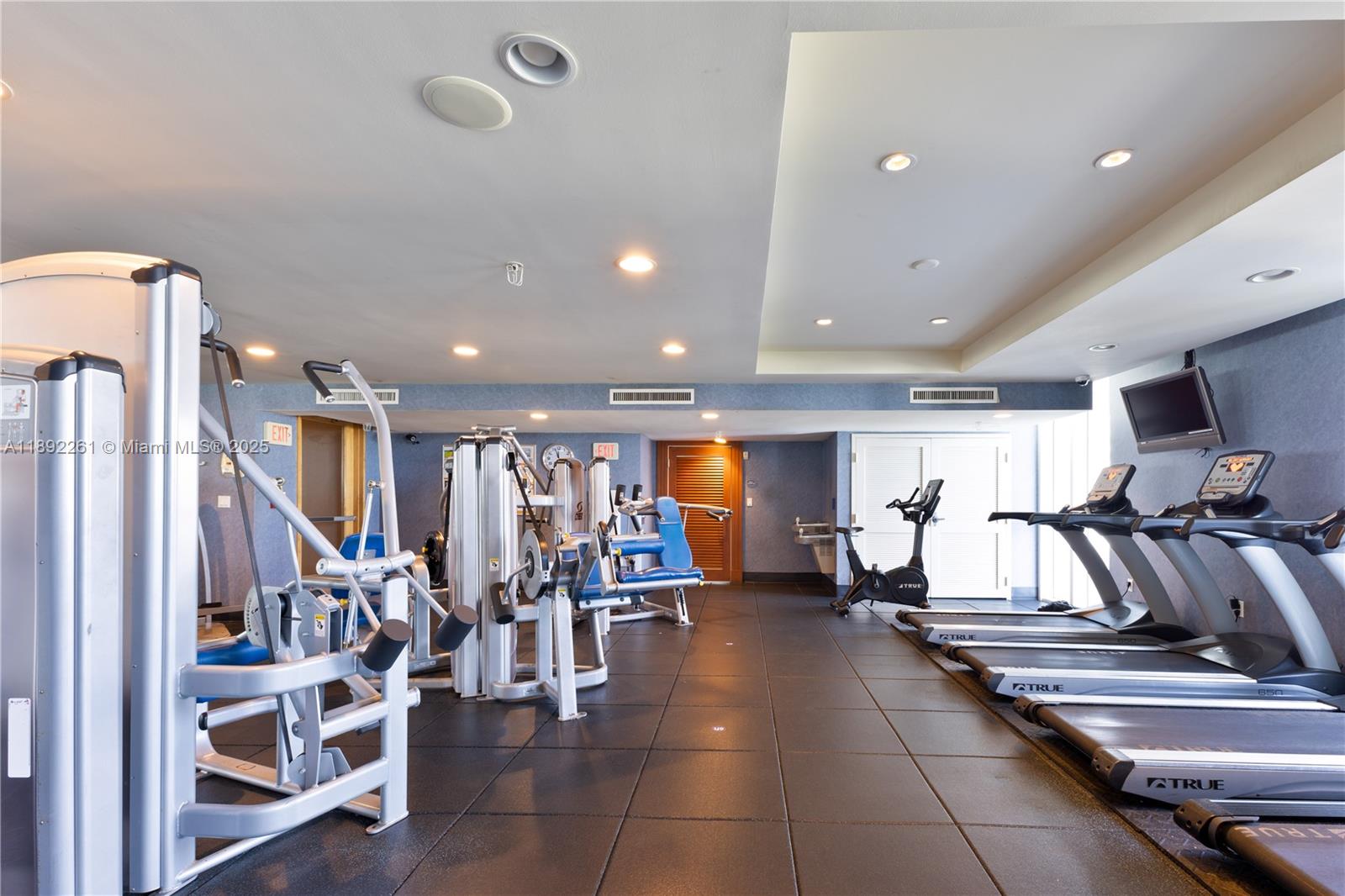 7900 Harbor Is Dr #926 North Bay Village, FL 33141