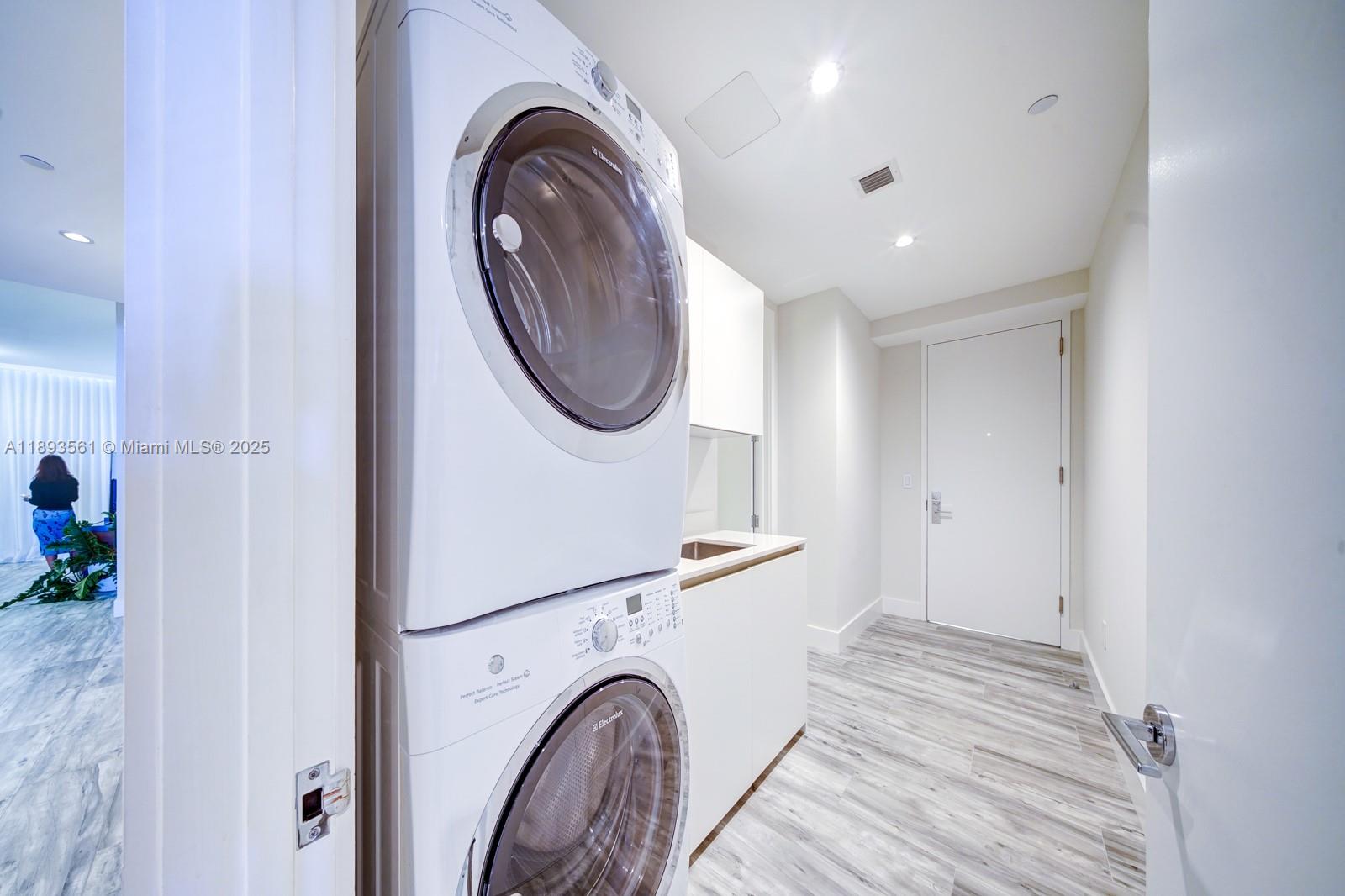 10203 Collins Ave #1502 Bal Harbour, FL 33154