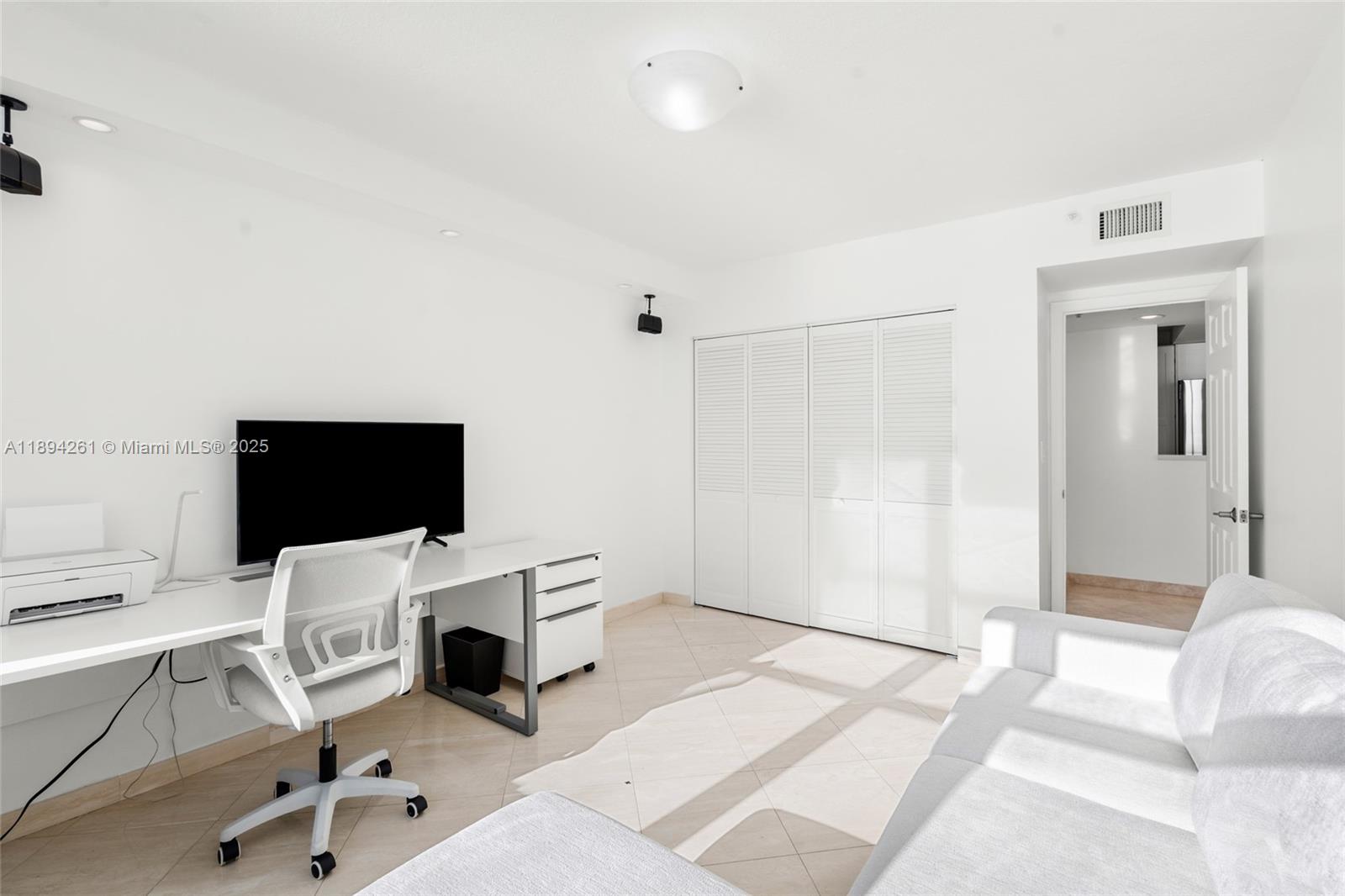 800 Claughton Is Dr #2203 Miami, FL 33131