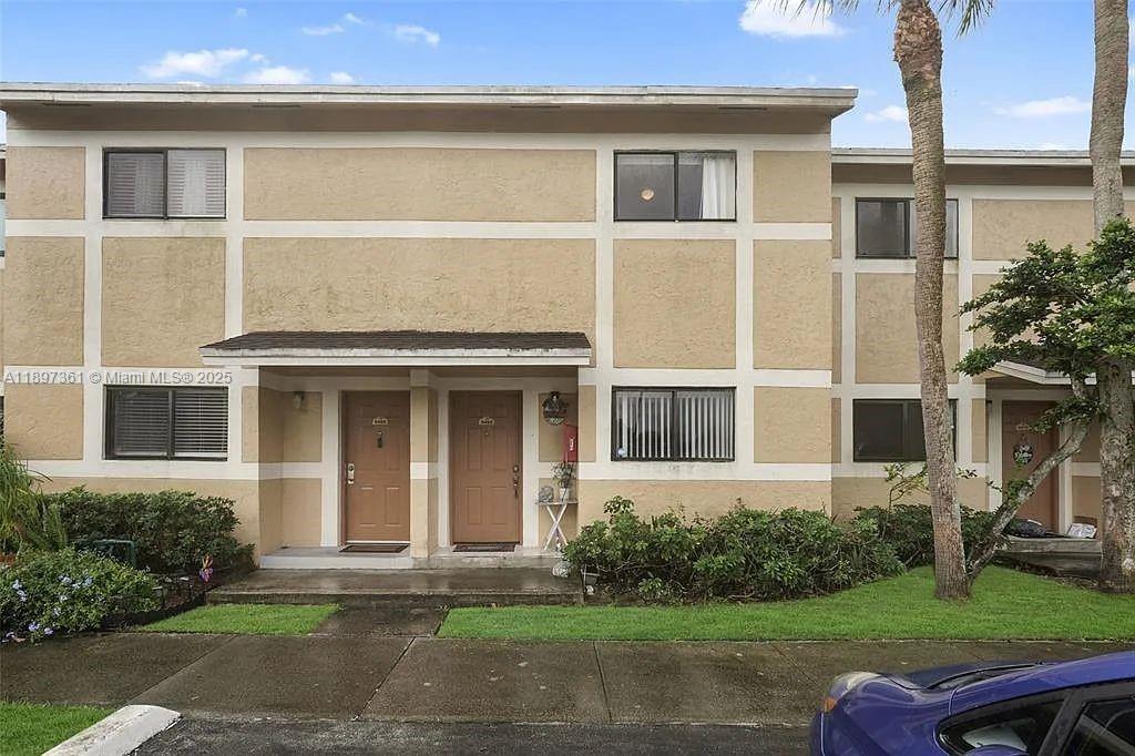 9482 Palm Cir S #.