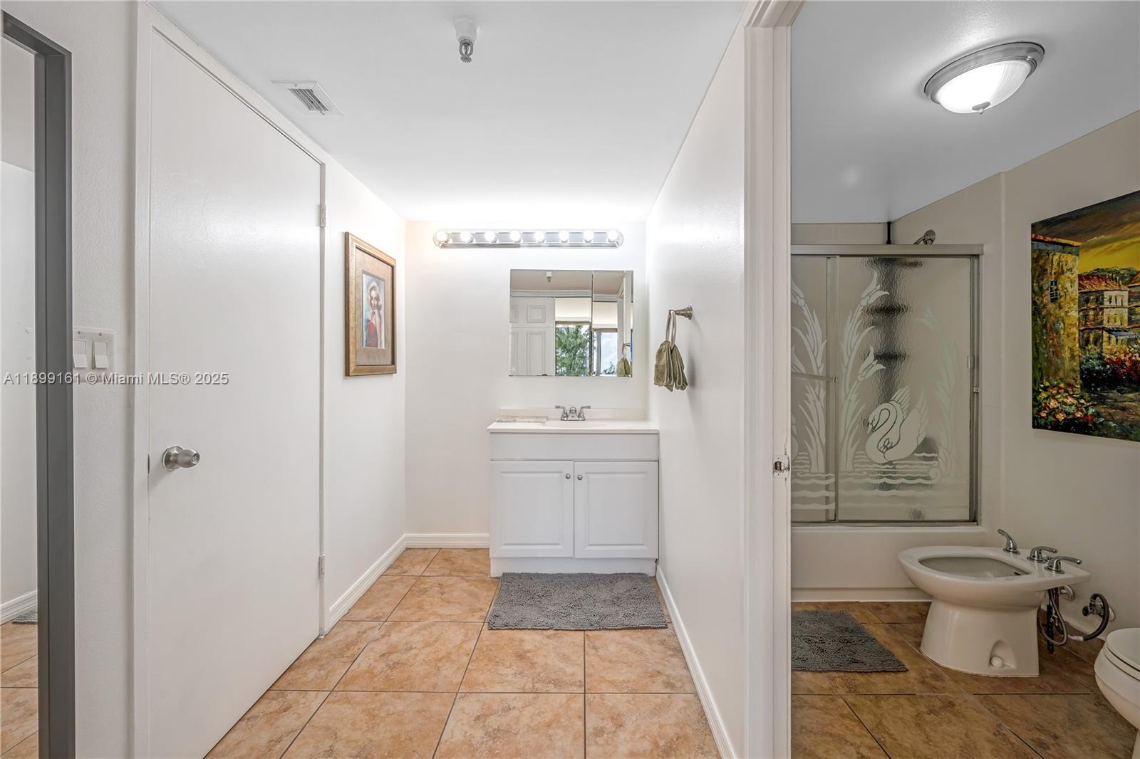 image Winston Towers 700 Condo9