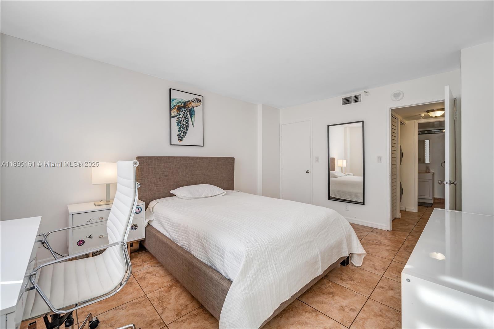 image Winston Towers 700 Condo11