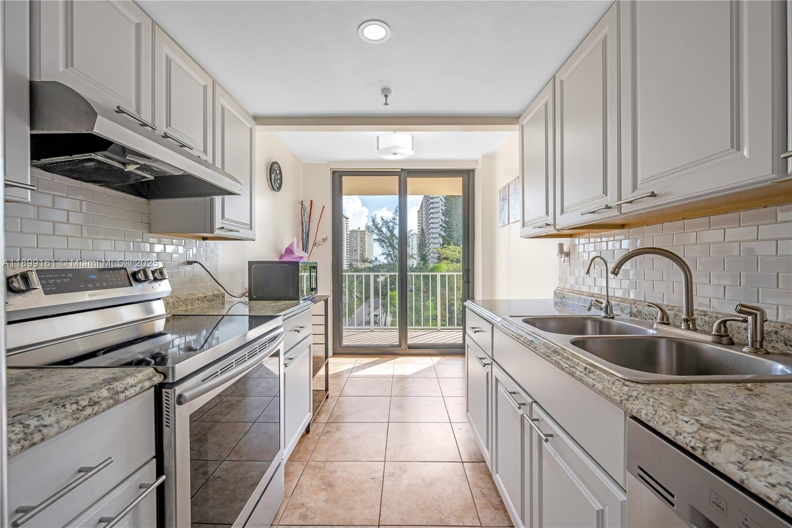 image Winston Towers 700 Condo4