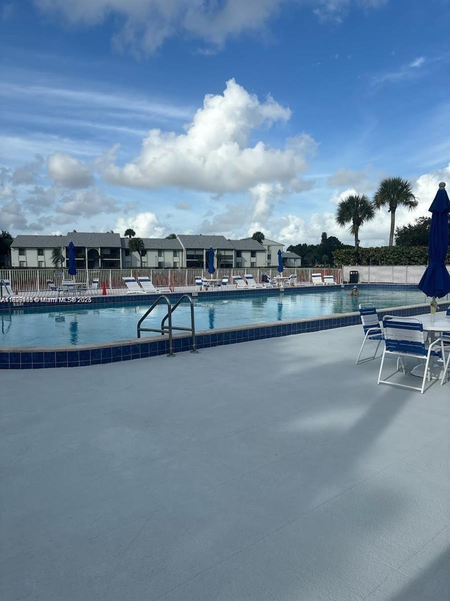 1001 Green Pine Blvd #H2