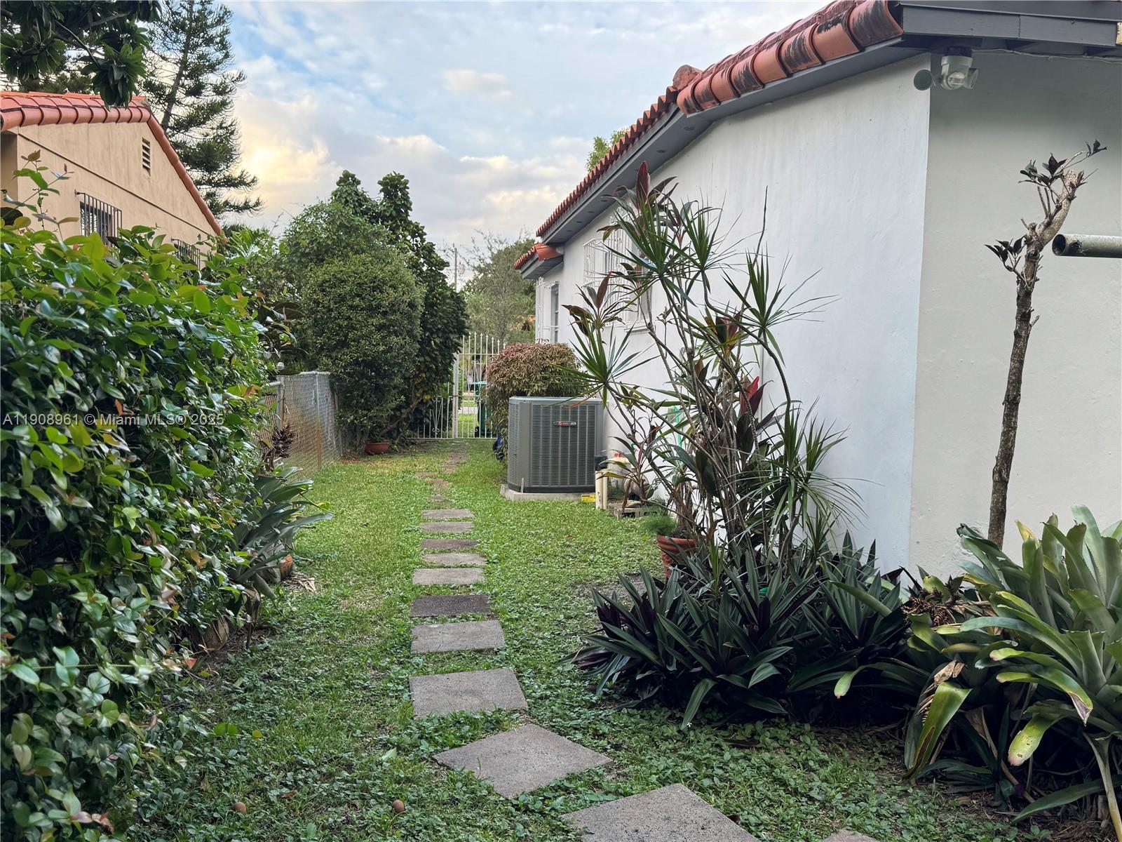 3410 SW 21st St Miami, FL 33145