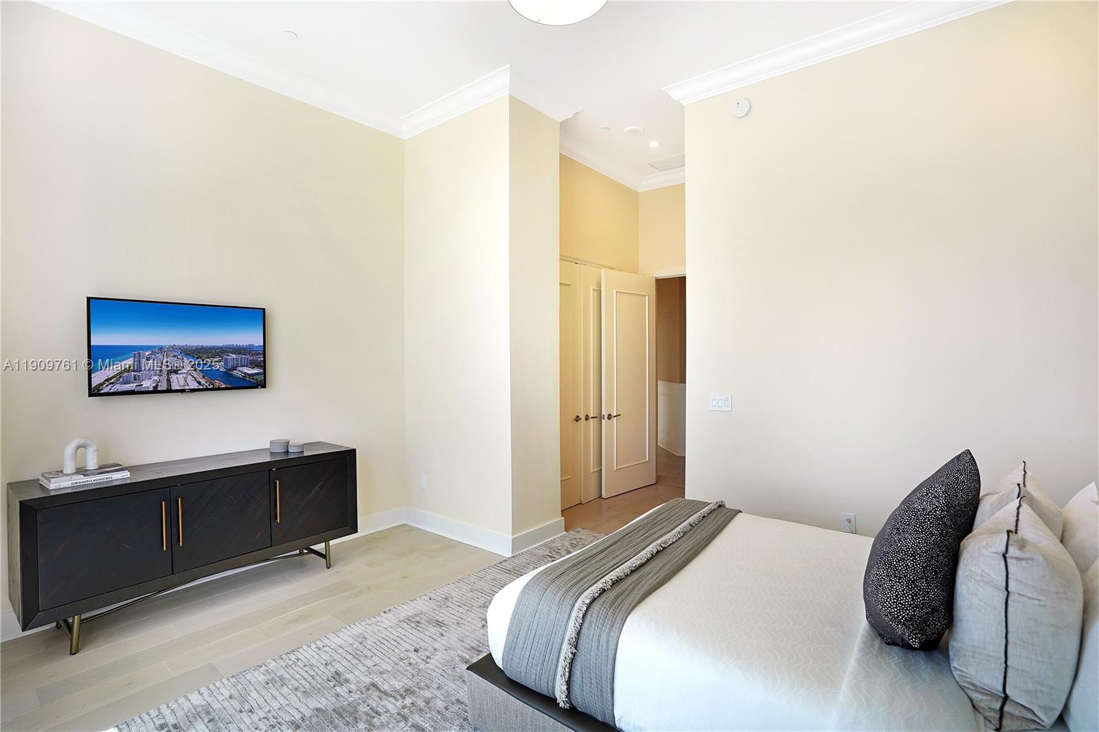 4401 Collins Ave #PH South Miami Beach, FL 33140