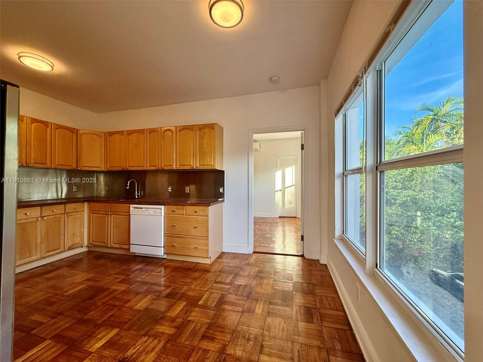 4035 N Meridian Ave #201 Miami Beach, FL 33140