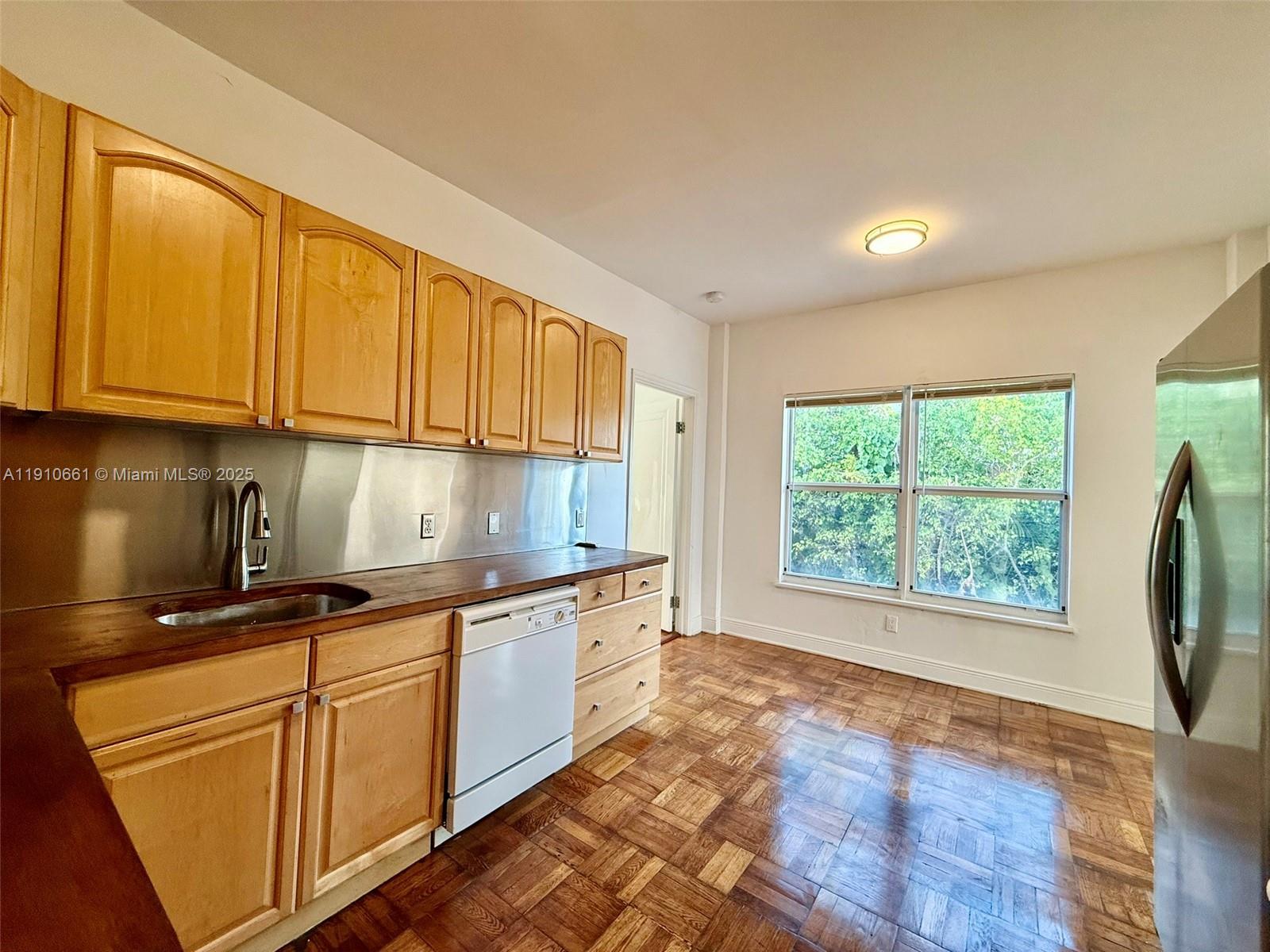 4035 N Meridian Ave #201 Miami Beach, FL 33140