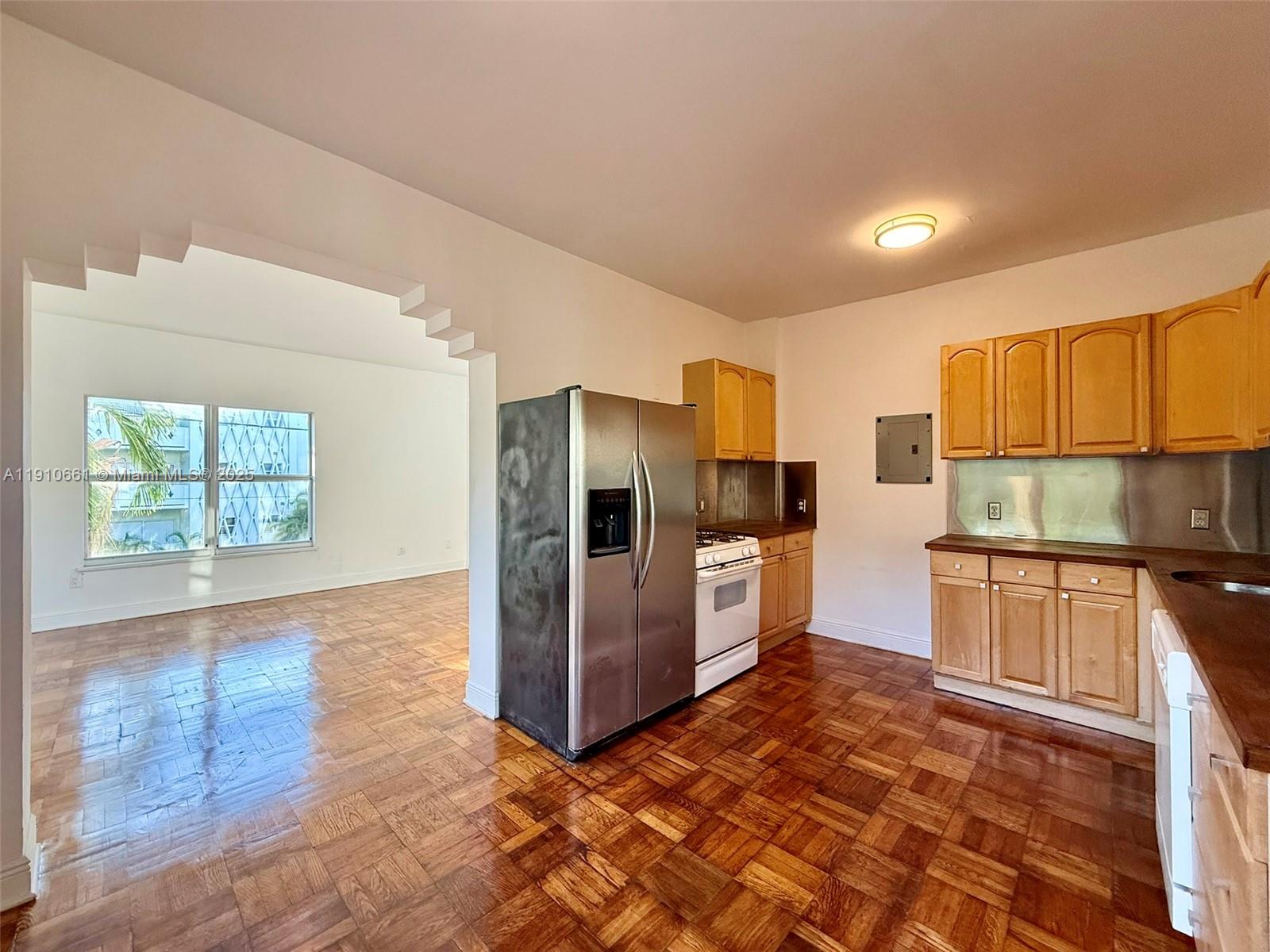 4035 N Meridian Ave #201 Miami Beach, FL 33140