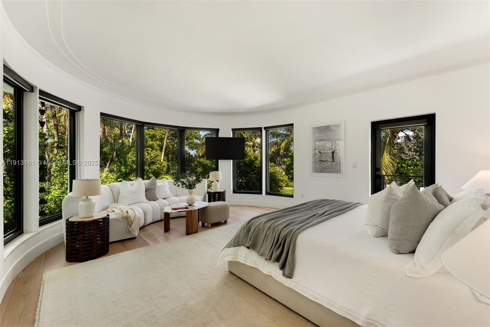 2801 Flamingo Dr Miami Beach, FL 33140