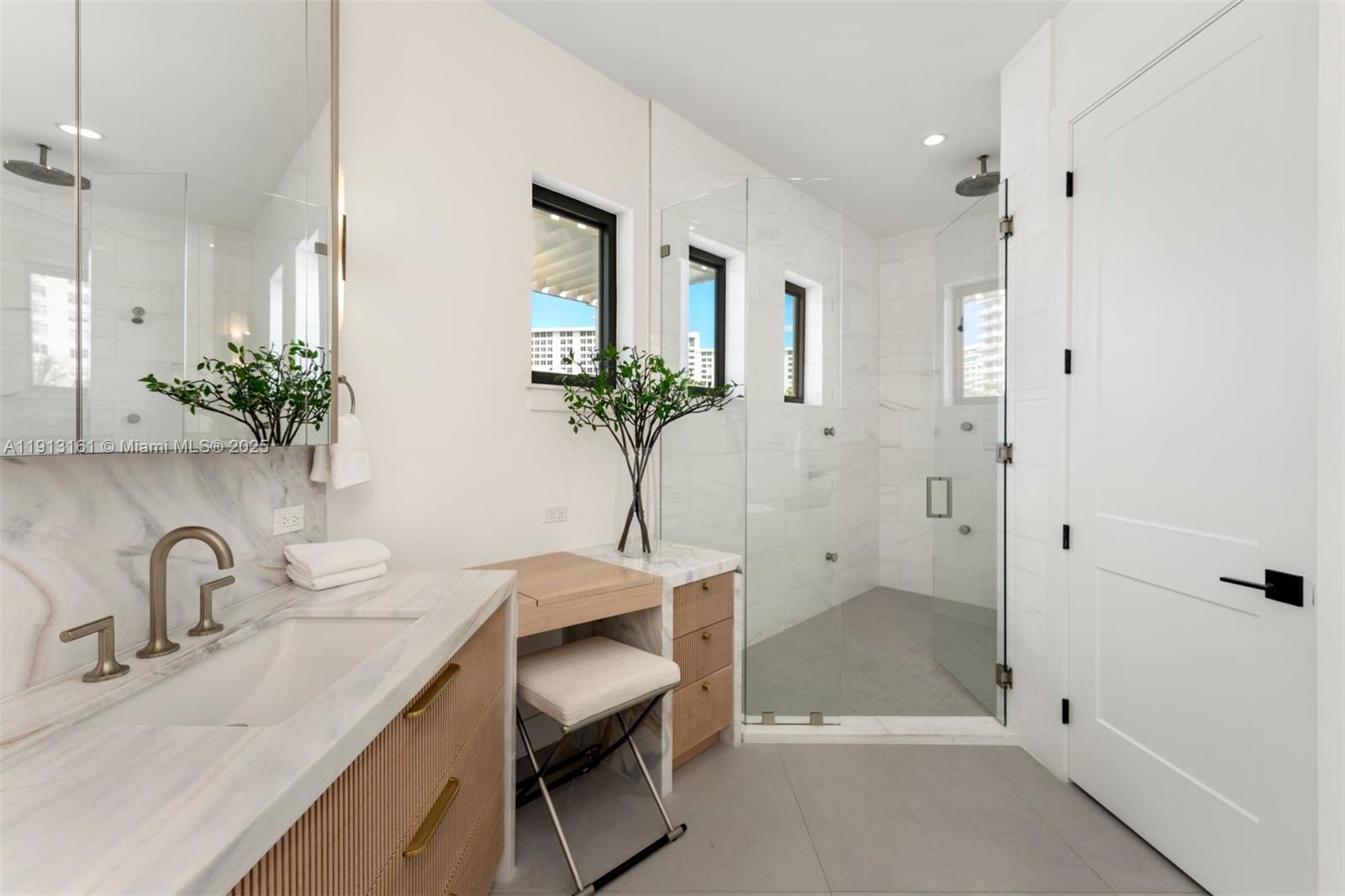 2801 Flamingo Dr Miami Beach, FL 33140