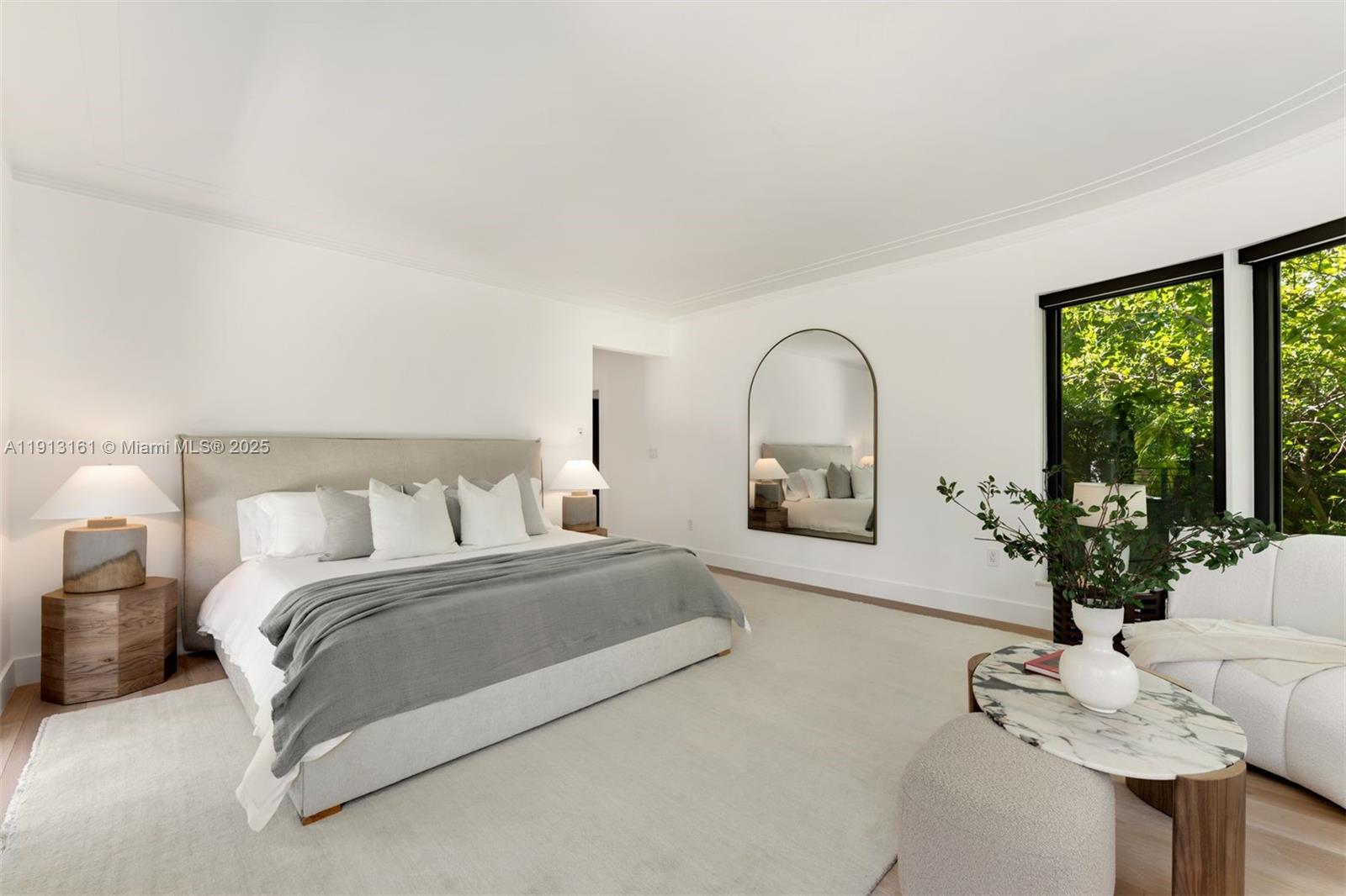 2801 Flamingo Dr Miami Beach, FL 33140