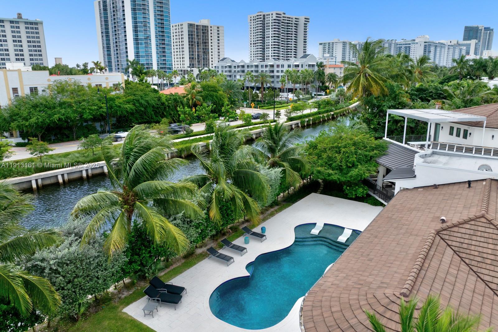 2801 Flamingo Dr Miami Beach, FL 33140