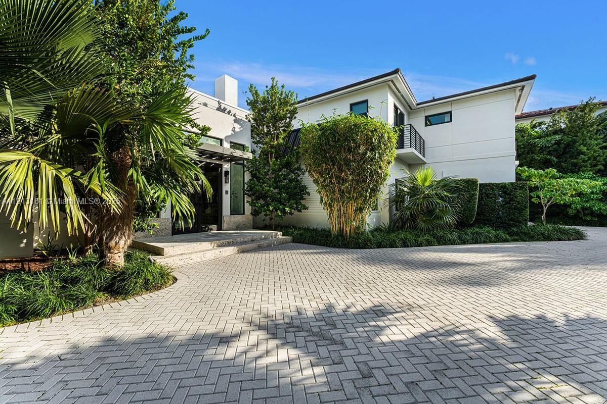 2801 Flamingo Dr Miami Beach, FL 33140