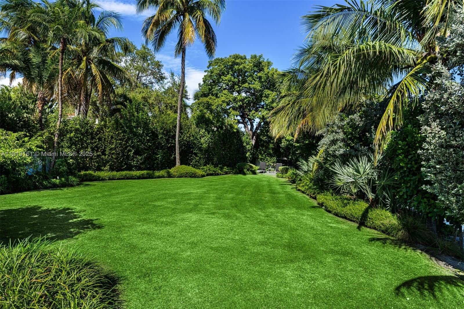 2801 Flamingo Dr Miami Beach, FL 33140