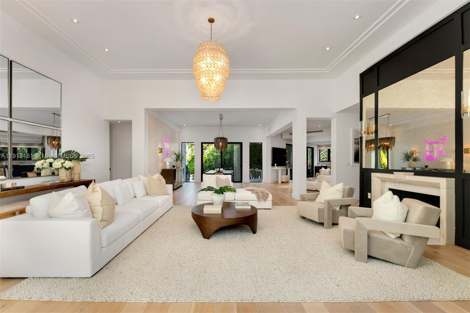 2801 Flamingo Dr Miami Beach, FL 33140