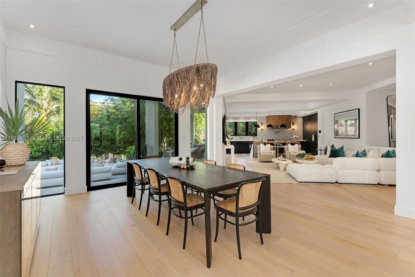 2801 Flamingo Dr Miami Beach, FL 33140