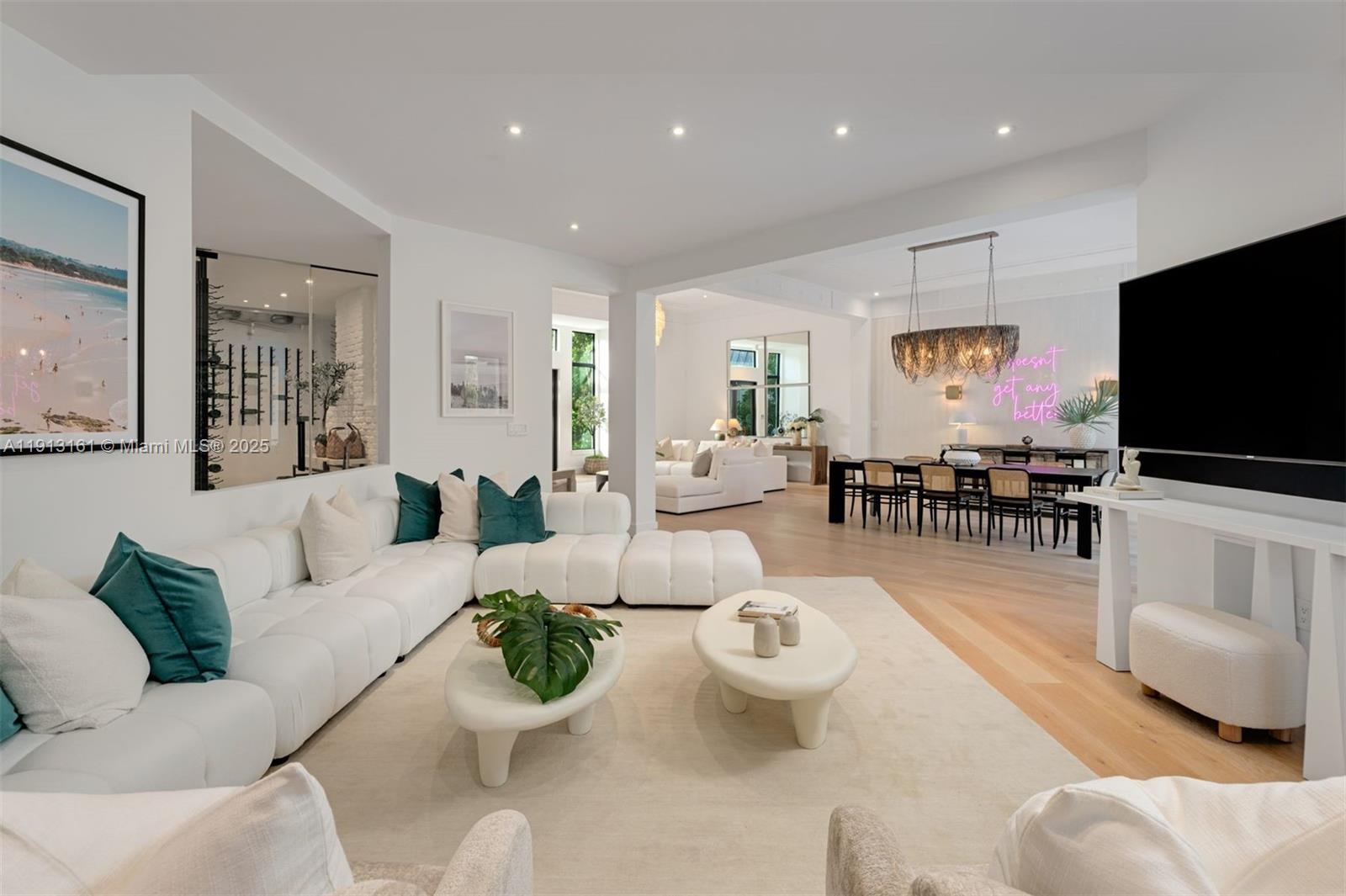 2801 Flamingo Dr Miami Beach, FL 33140