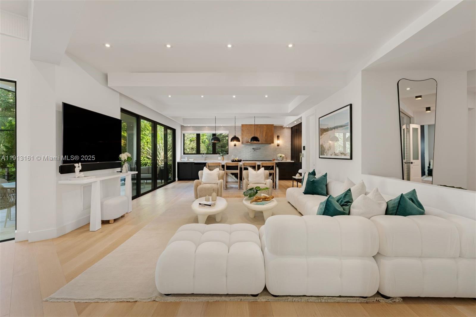 2801 Flamingo Dr Miami Beach, FL 33140