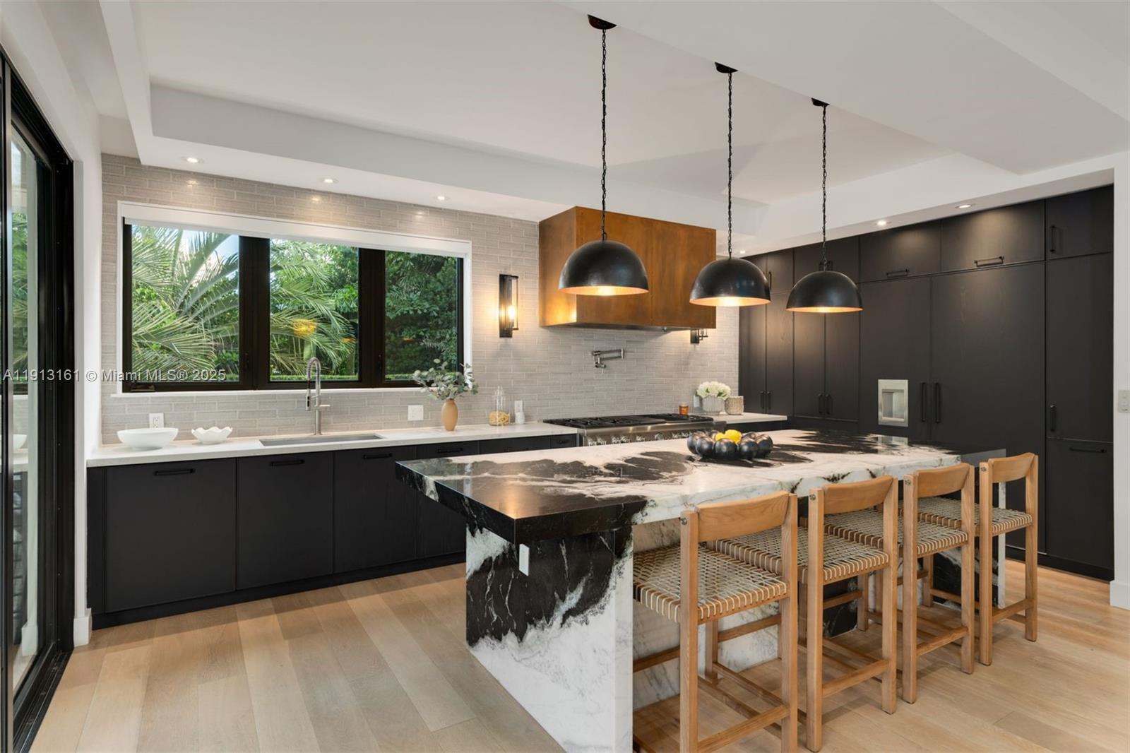 2801 Flamingo Dr Miami Beach, FL 33140