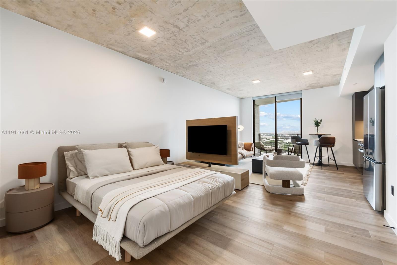 307 SW 5th St #STUDIO 09 LINE