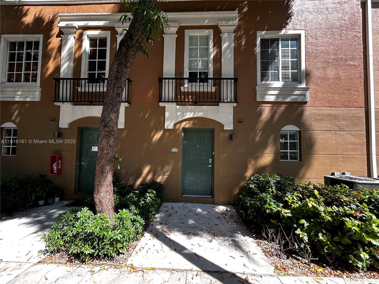 2811 NE 185th St Aventura, FL 33180