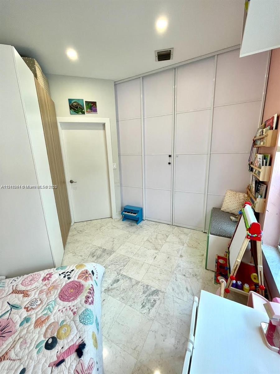 3070 Allamanda St #J Miami, FL 33133