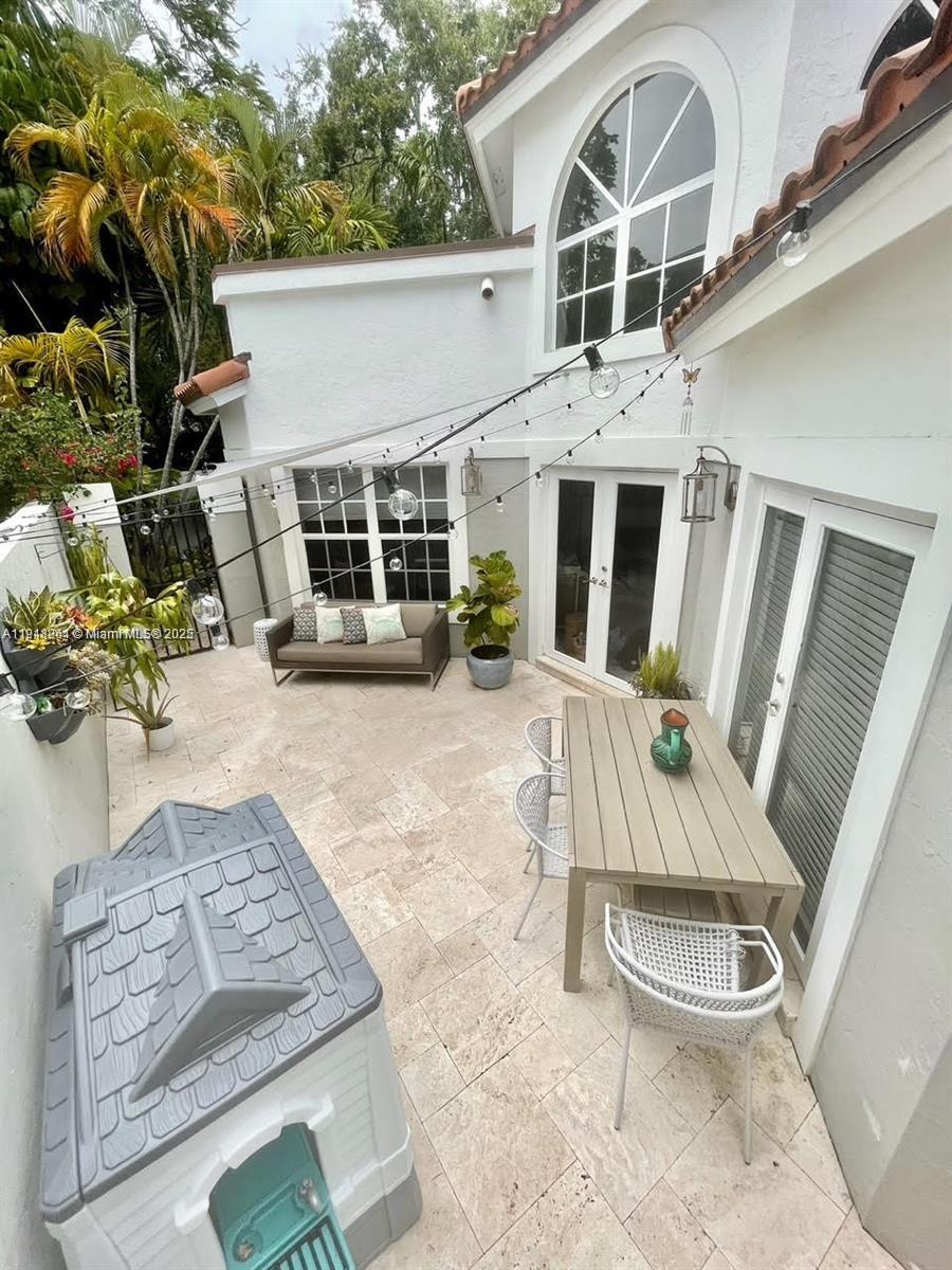 3070 Allamanda St #J Miami, FL 33133