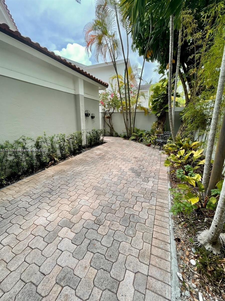 3070 Allamanda St #J Miami, FL 33133