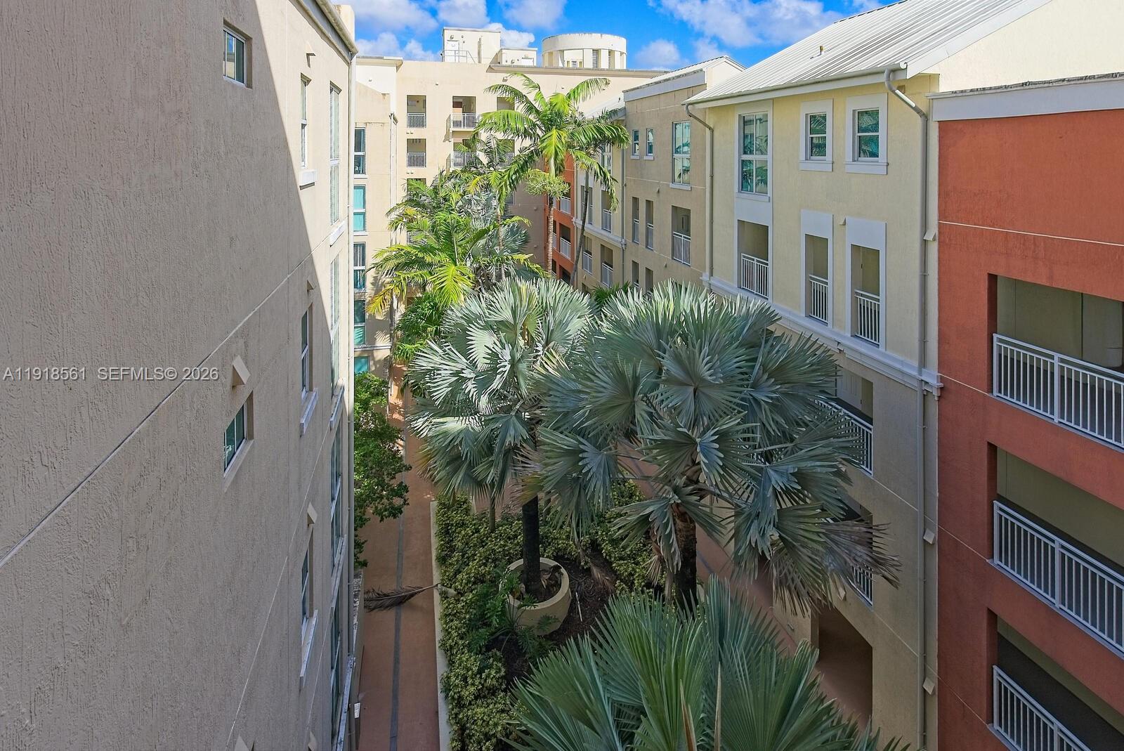 7285 SW 90th St #D613 Miami, FL 33156