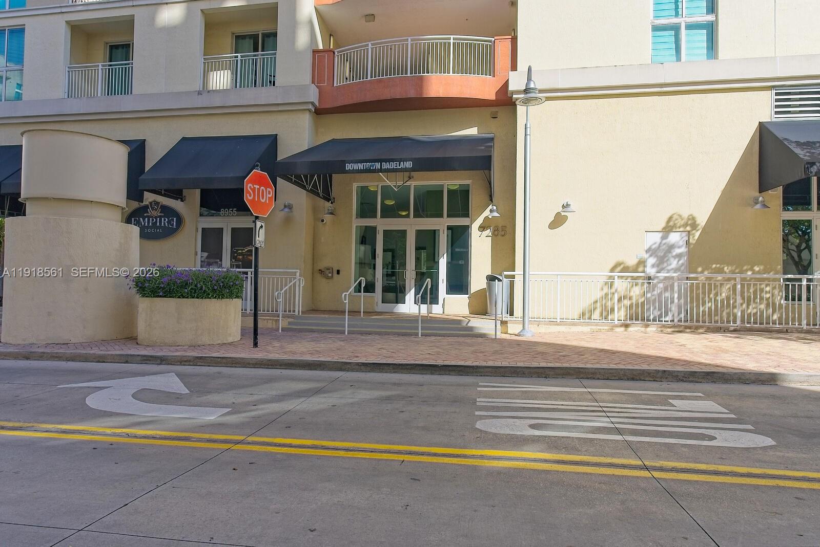 7285 SW 90th St #D613 Miami, FL 33156