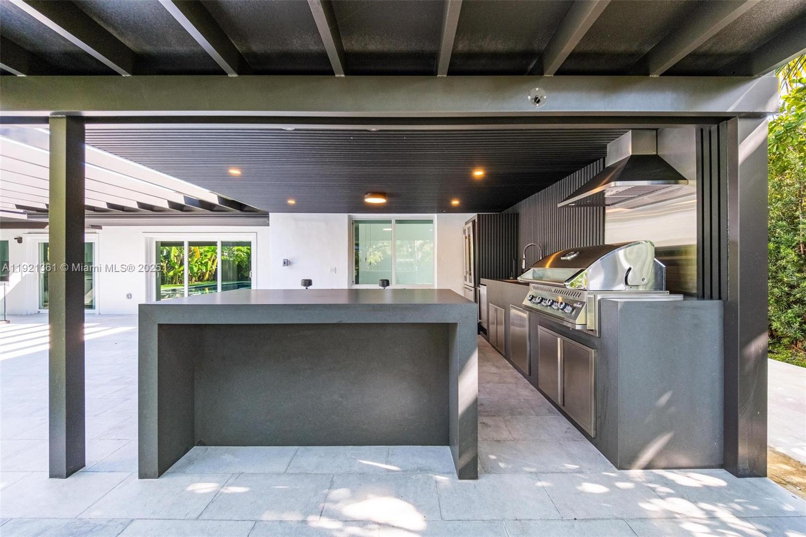 10618 NE 11th Ct Miami Shores, FL 33138