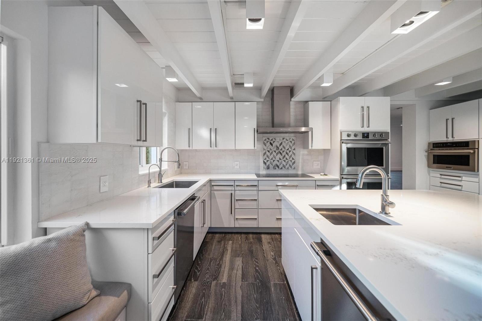 10618 NE 11th Ct Miami Shores, FL 33138