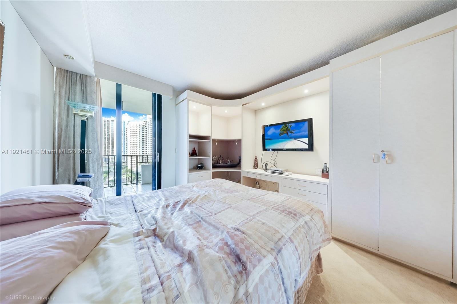 520 Brickell Key Dr #A1510 Miami, FL 33131