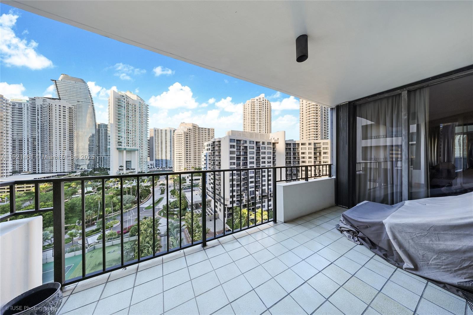 520 Brickell Key Dr #A1510 Miami, FL 33131