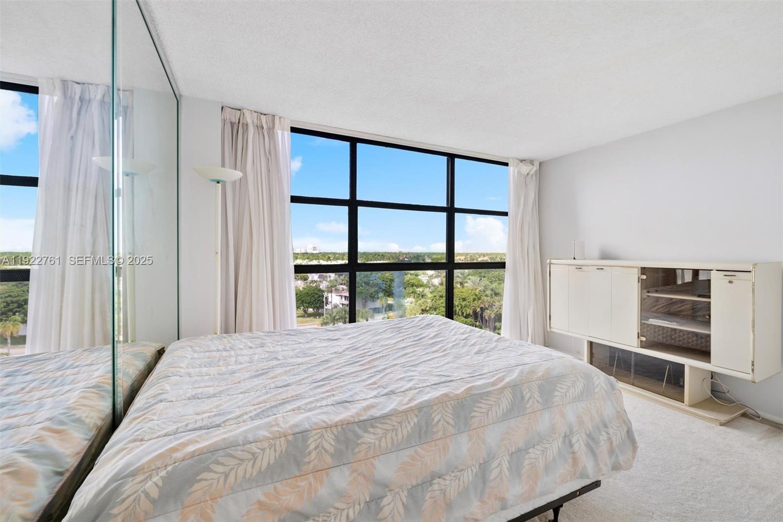 600 Parkview Dr #831 Hallandale Beach, FL 33009