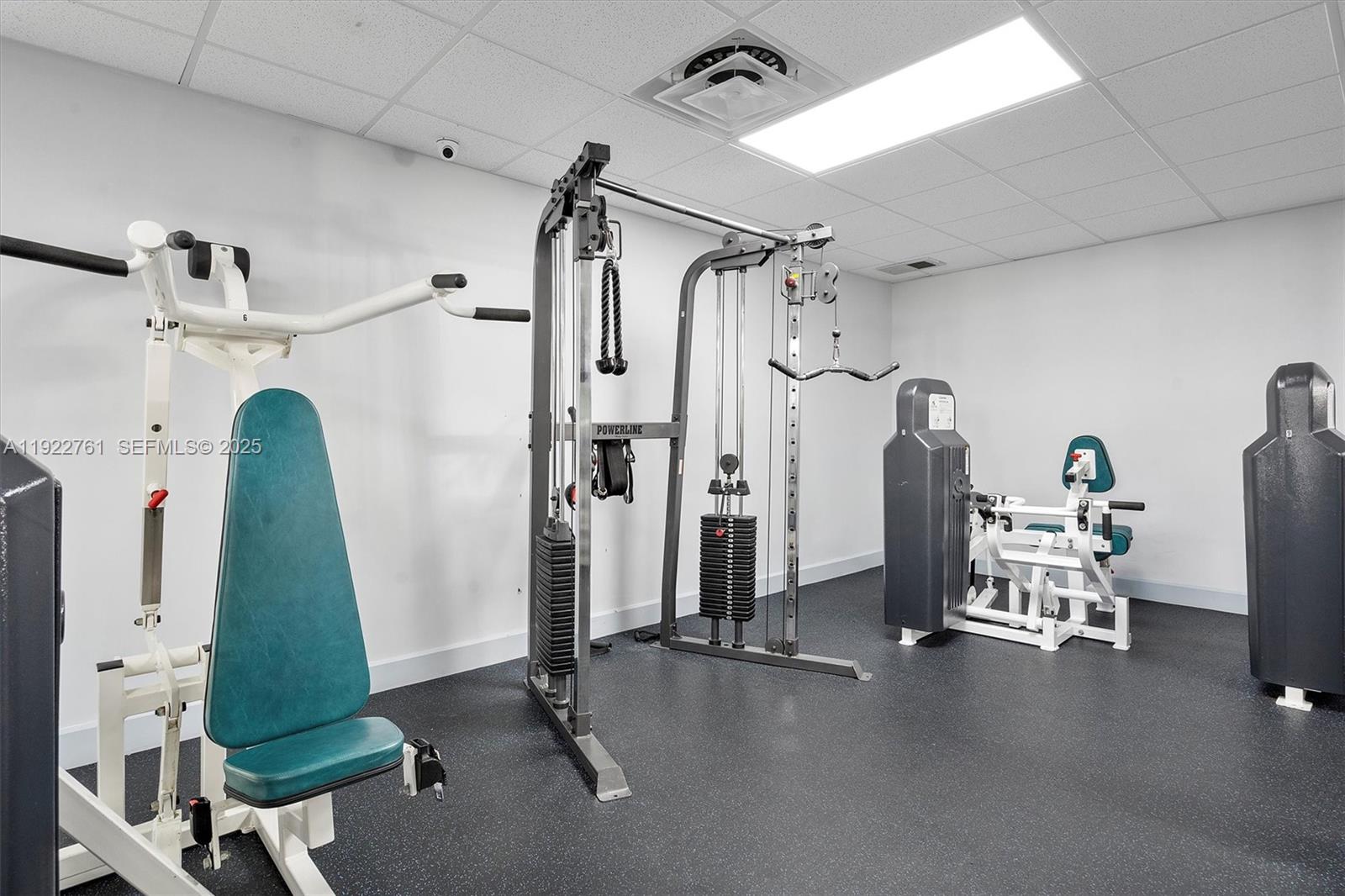 600 Parkview Dr #831 Hallandale Beach, FL 33009